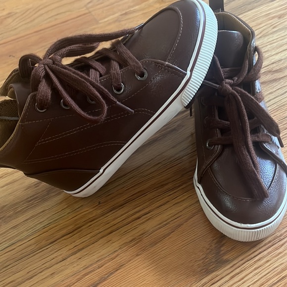 Boy size 13 shoes - Picture 4 of 4